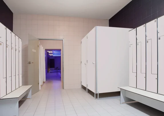 Wandgemonteerde kleedkamers