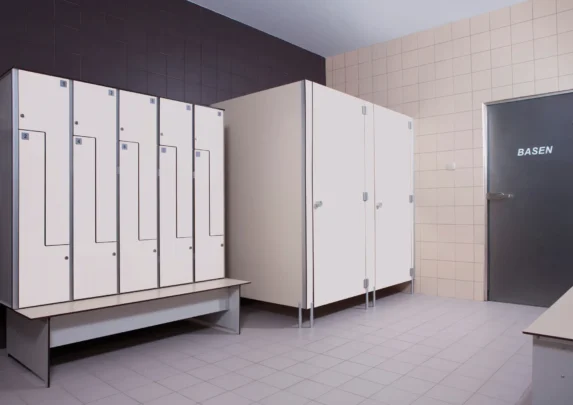 Wandgemonteerde kleedkamers